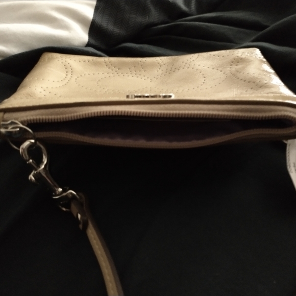 NWT COACH patent leather neutral wristlet with zipper - Picture 4 of 6